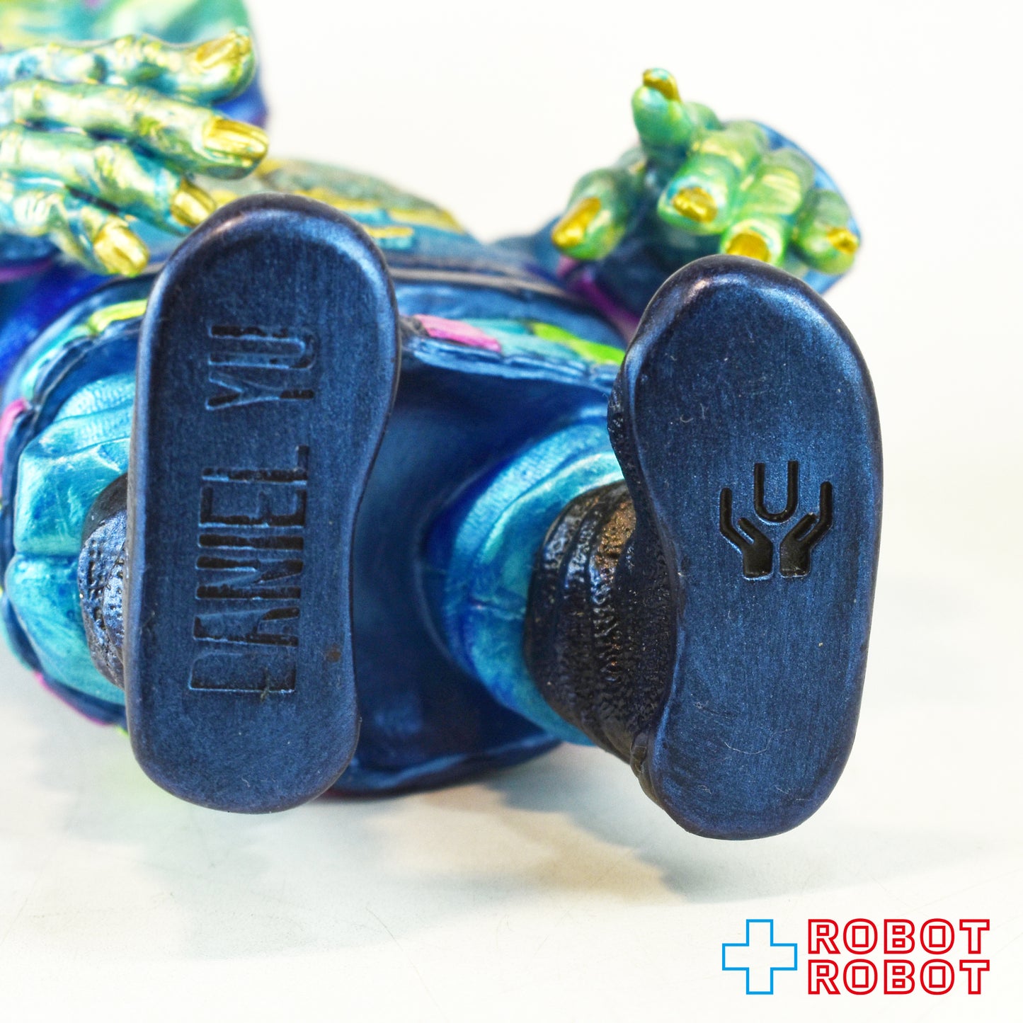 Unbox Industries x Daniel Yu Jiangshi Acolyte キョンシー ソフビフィギュア 袋入 ヘッダー付き
