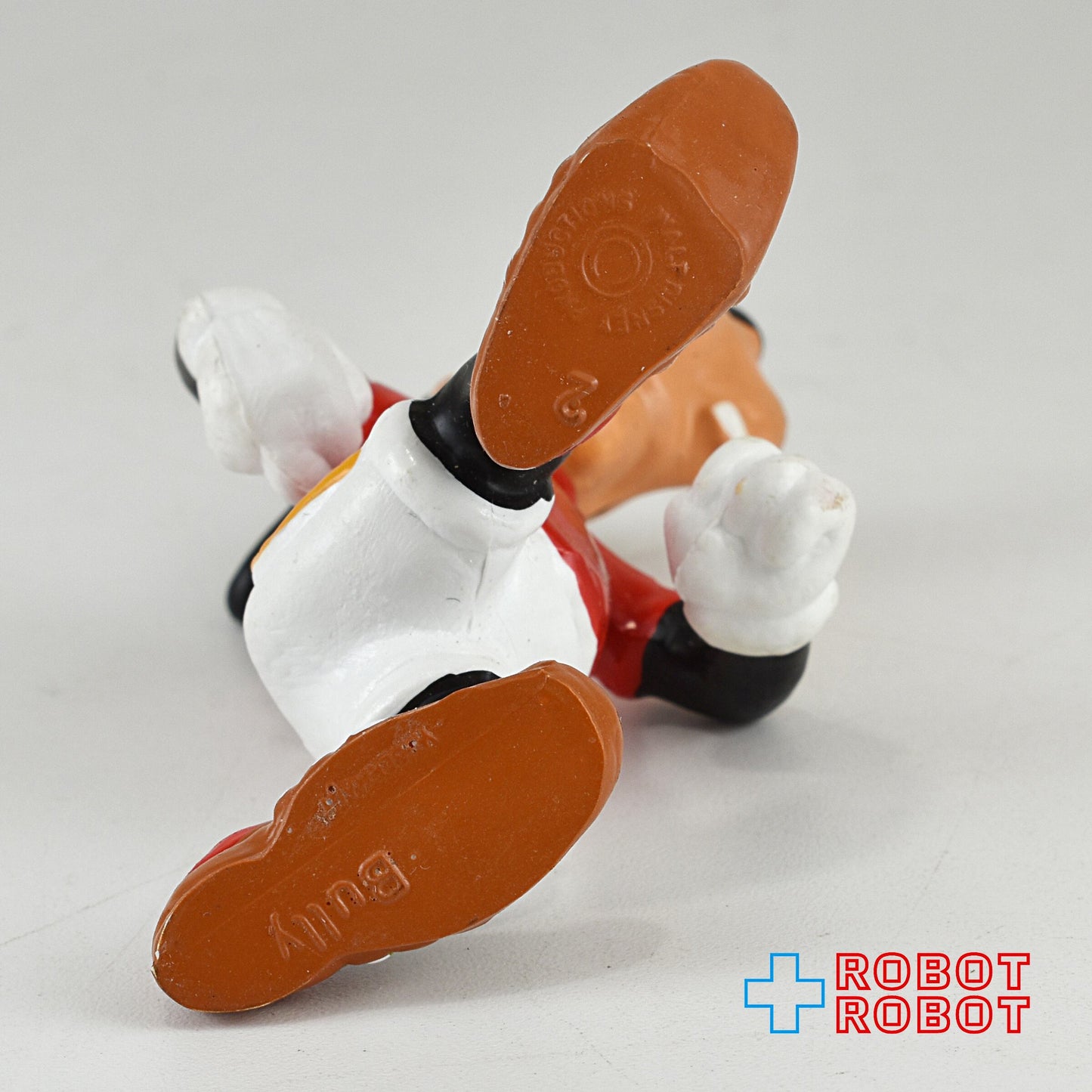 ディズニー グーフィー サッカー 赤シャツ 目つぶり PVCフィギュア ブリー社