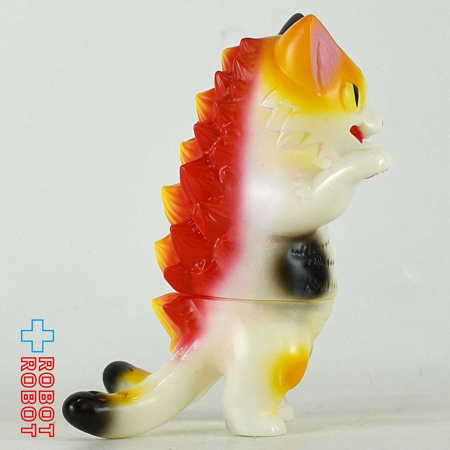 小夏屋 化猫怪獣ネゴラ 三毛 マイナーチェンジバージョン 背中 赤 / 黄 ソフビフィギュア