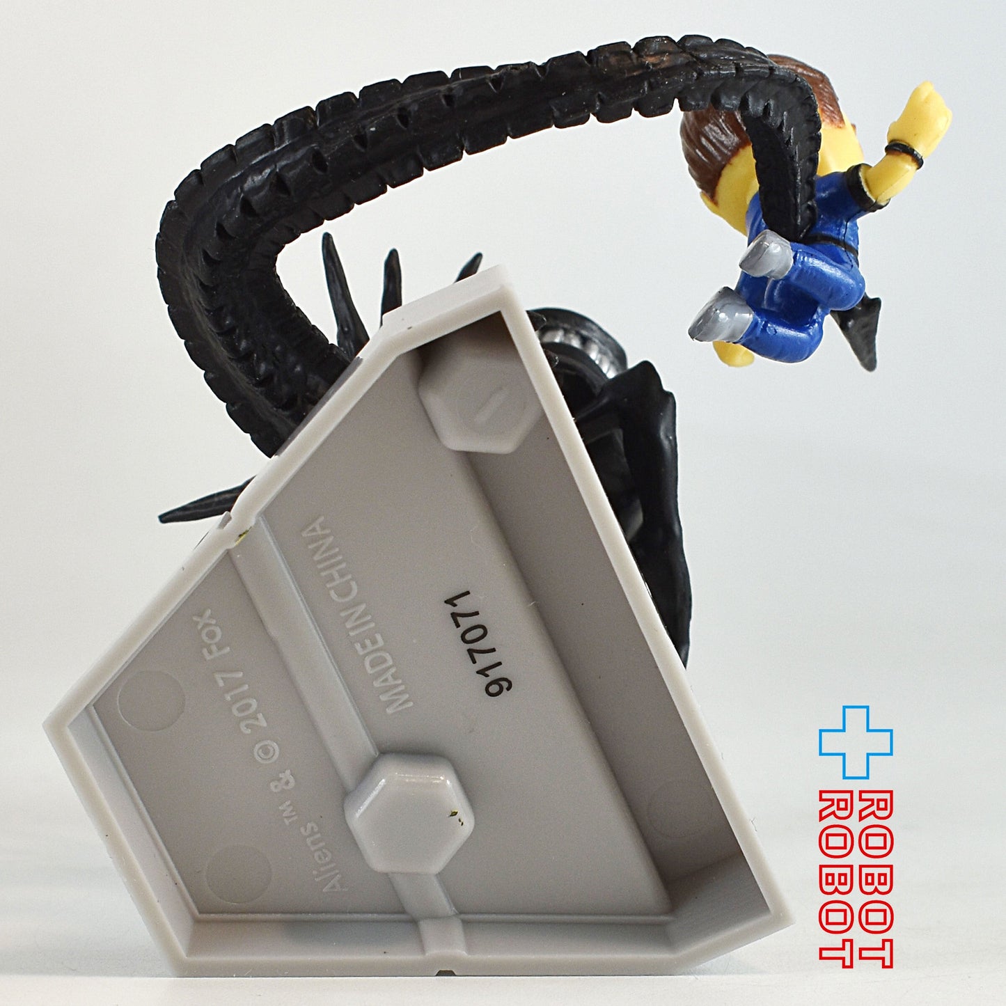 ルートクレート コレクターズシリーズ エイリアン2 クイーン テイクス ビショップ ミニフィギュア 開封箱付