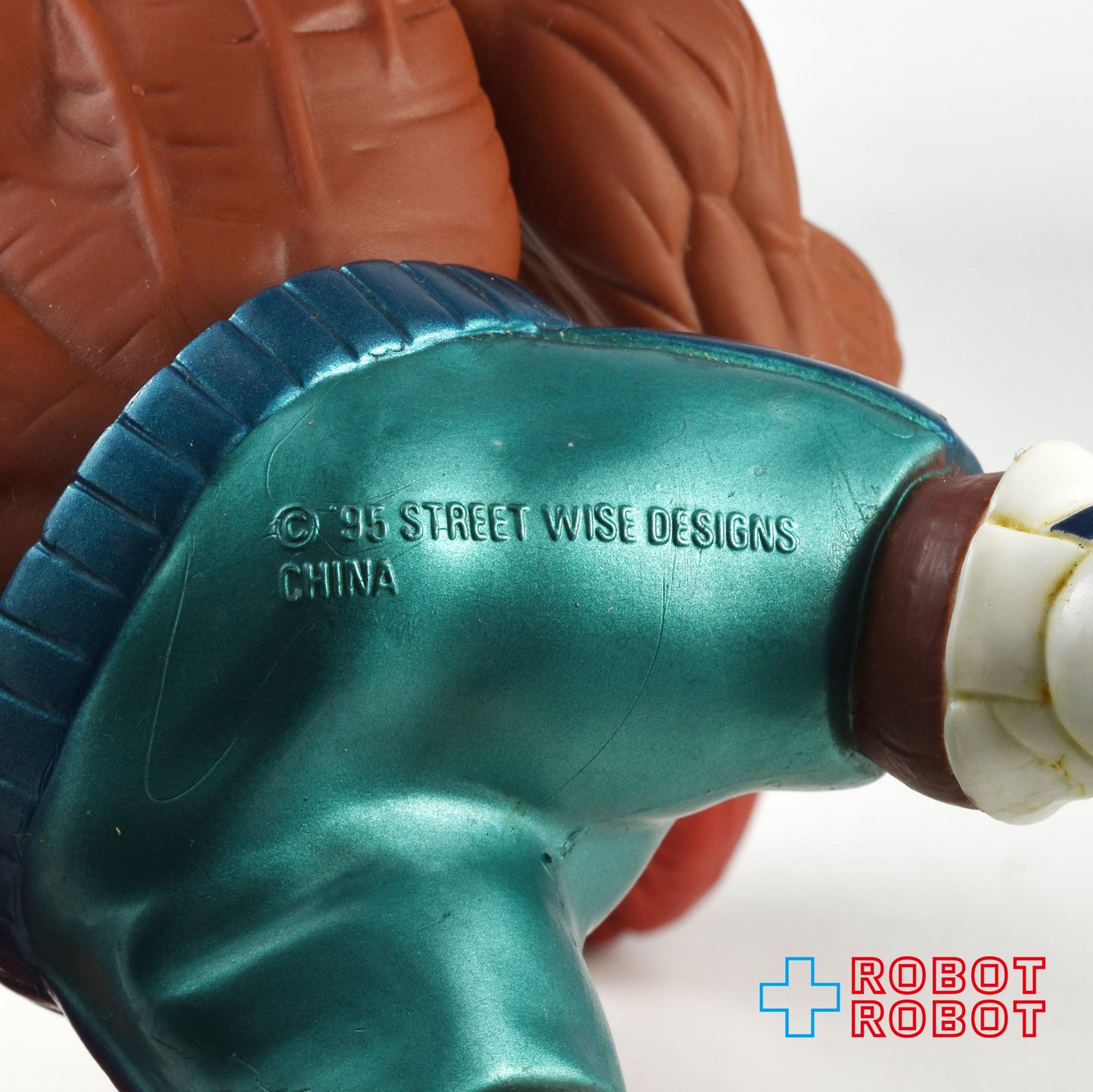 ストリートシャークス スラッガースラム w/ マウスガード アクションフィギュア ルース