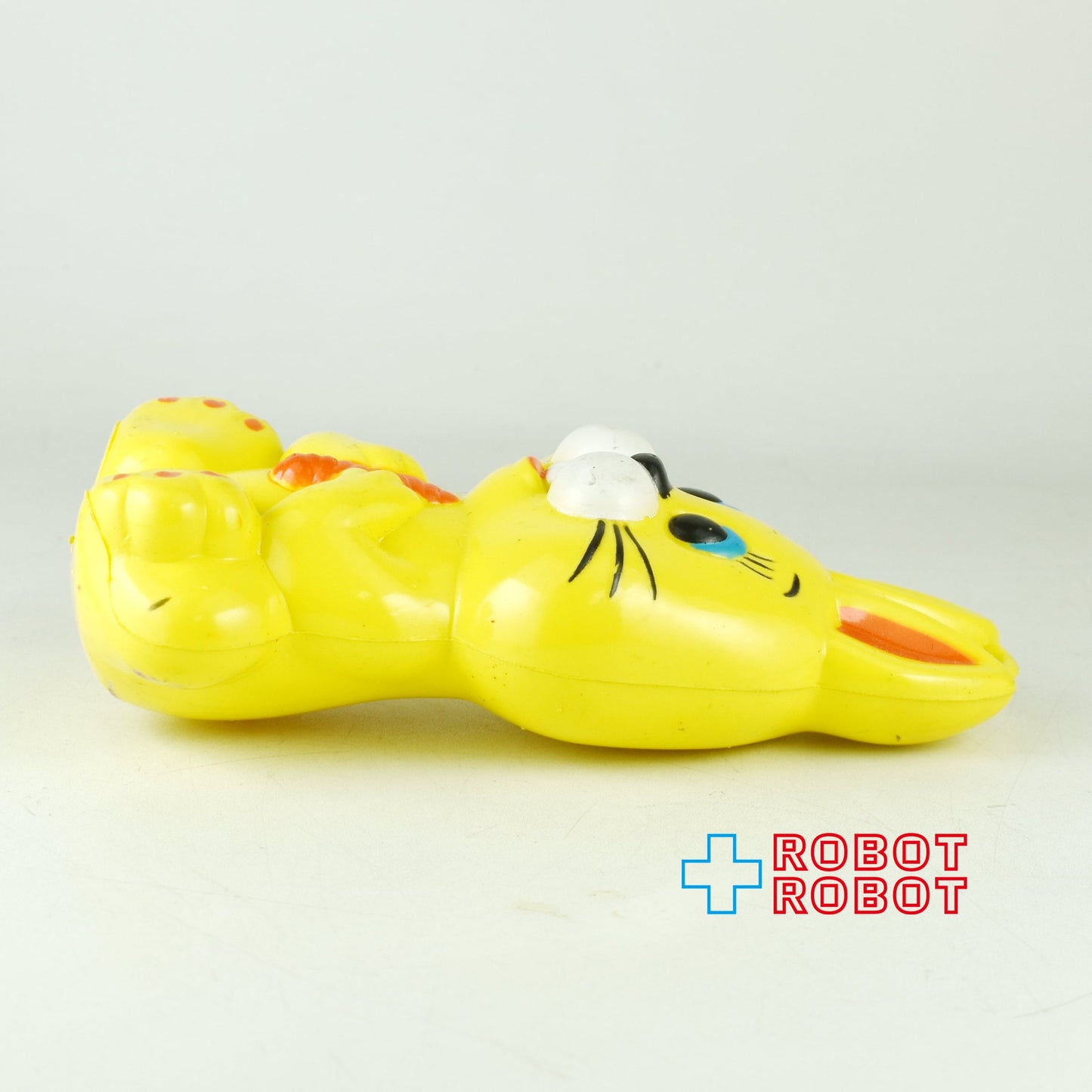 ニンジンを持った黄色いウサギ ラバードール スクイーク