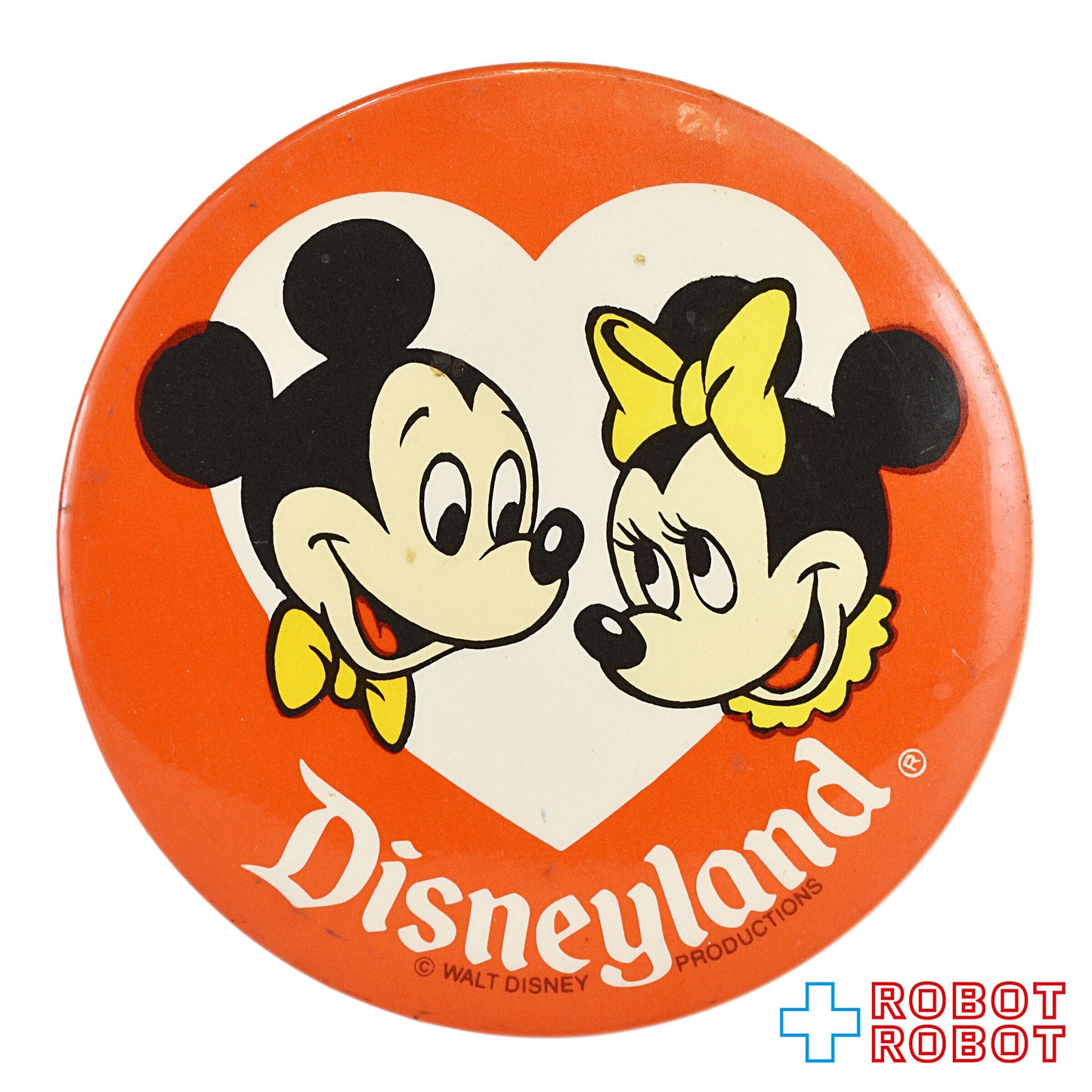 ディズニー缶バッジ ディズニーランド ハートの中のミッキー&ミニー 赤 白文字