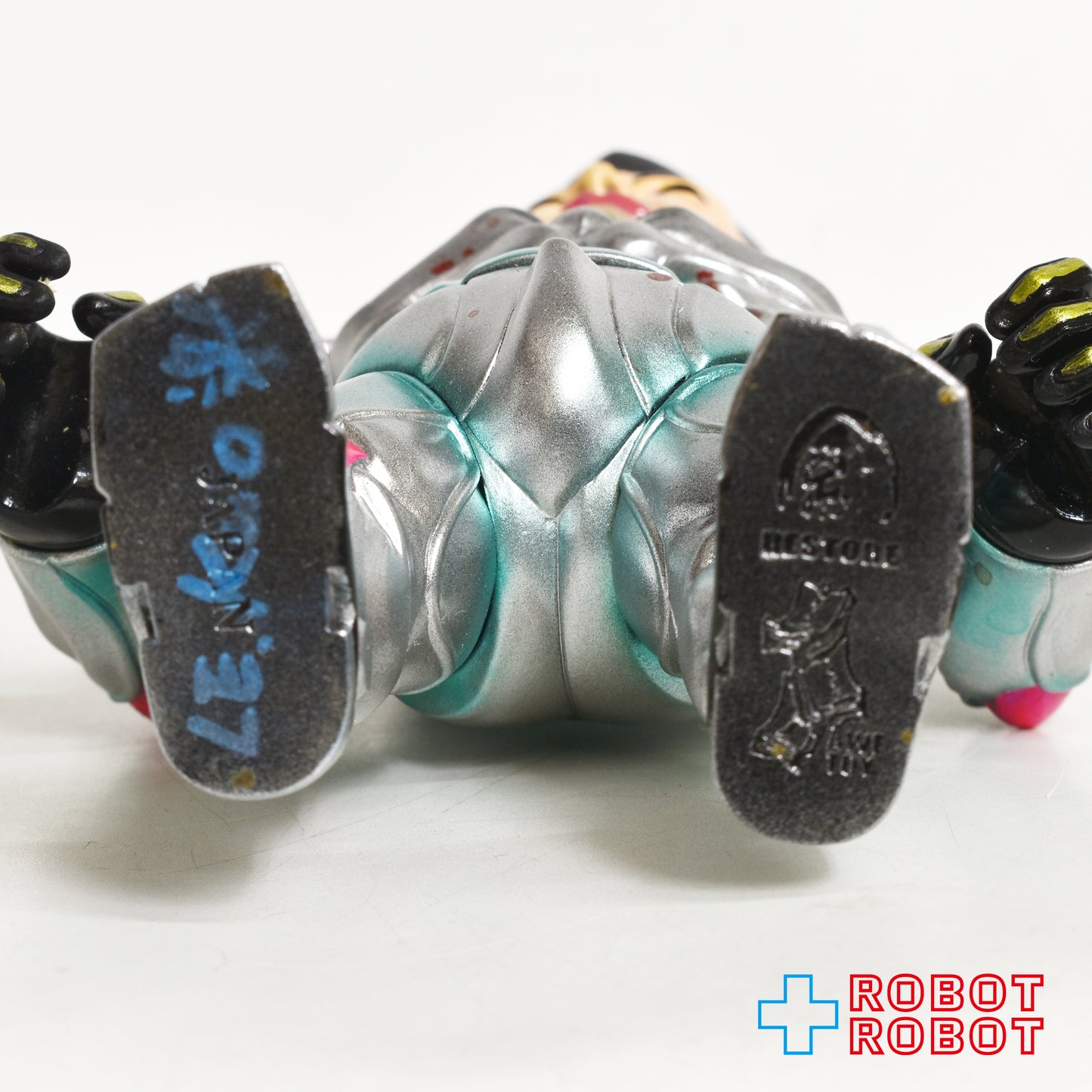 RESTORE 腐ったように生きるんじゃねぇ どんなことでもいいんだ 熱く生きろ シルバー ソフビ
