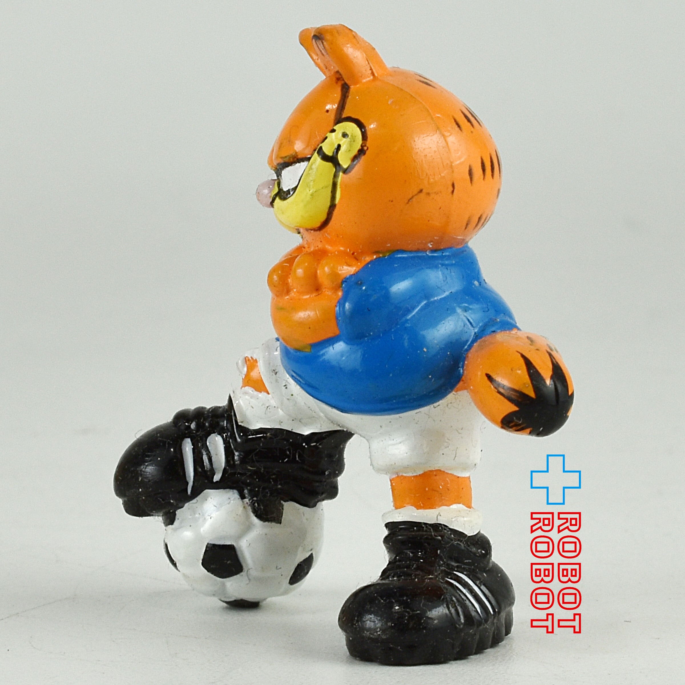 ガーフィールド サッカー 腕組み PVCフィギュア – ROBOTROBOT