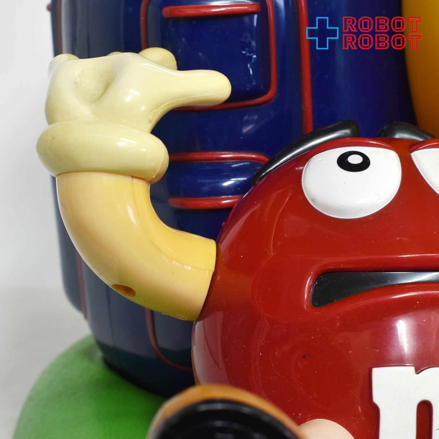 M&M's レッド＆イエロー ゴルフ マリガン・ヴィル ディスペンサー 限定版カラー ※難あり - ROBOTROBOT