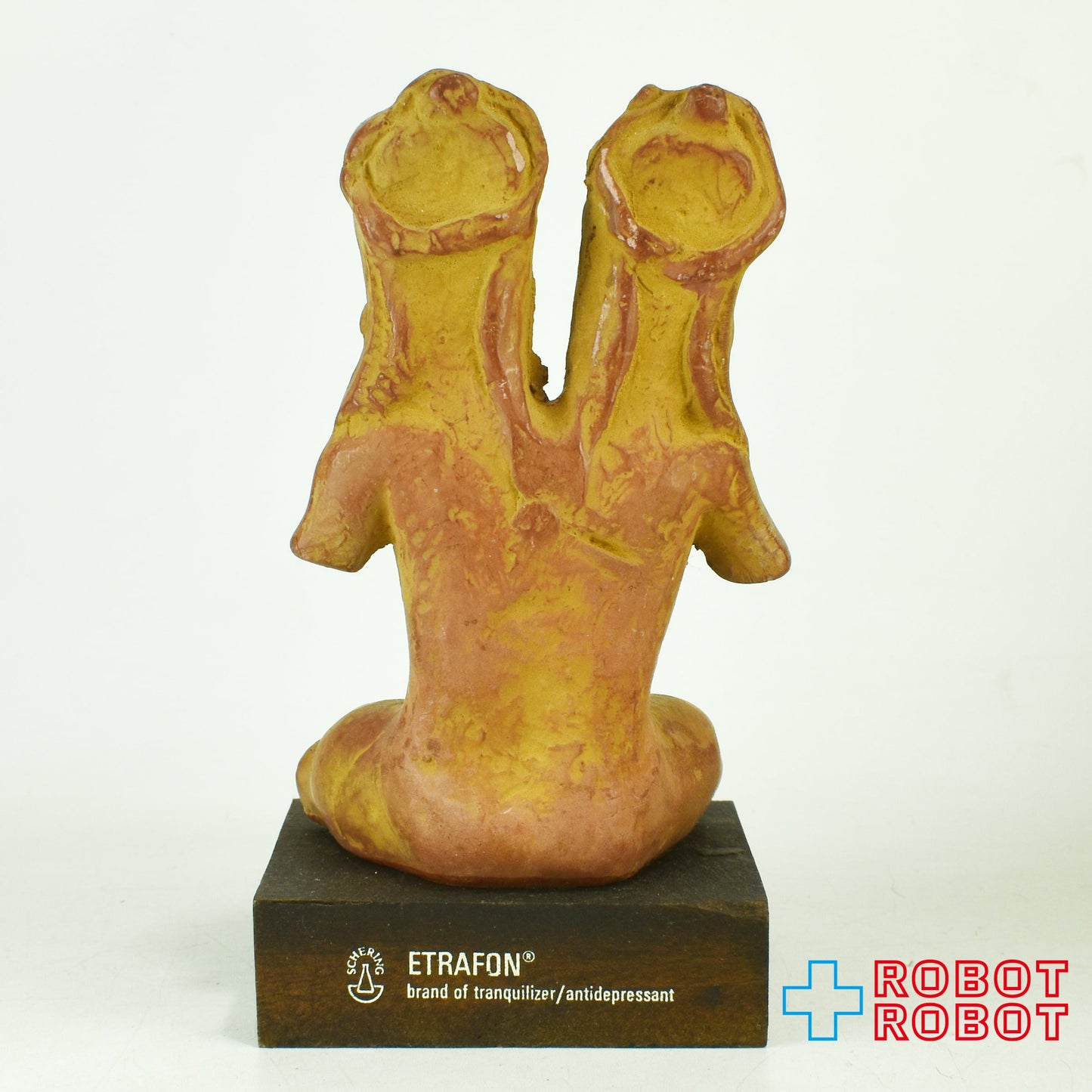 二重の精神的苦痛 二重診断 医薬品メーカー陶器スタチュー