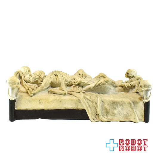 ARTEOLOGY ベッドで愛しあう骸骨 陶器製 スタチュー 1990年代