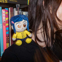 キッドロボット コララインとボタンの魔女 コラライン 磁石付き ショルダー ファニープラッシュ ぬいぐるみ人形 紙タグ付き