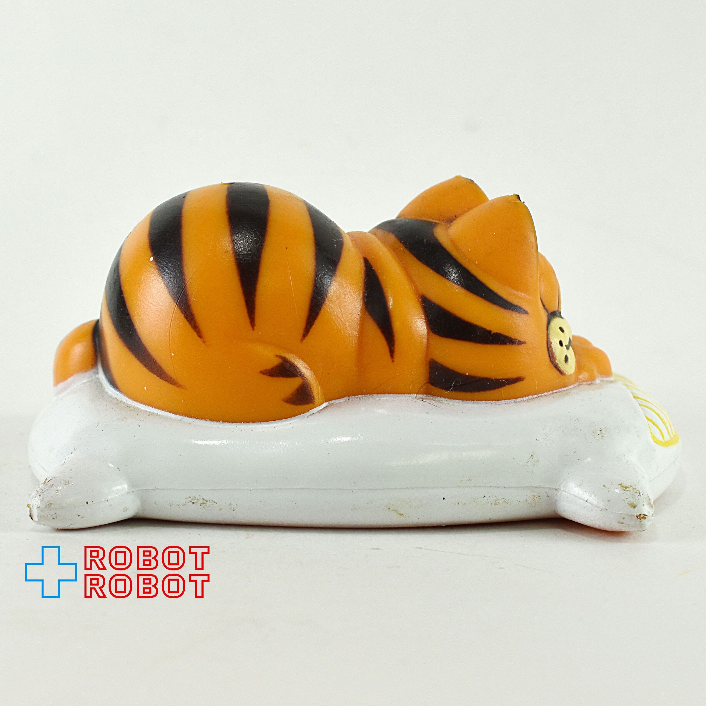 ガーフィールド 枕の上で昼寝 PVCフィギュア – ROBOTROBOT