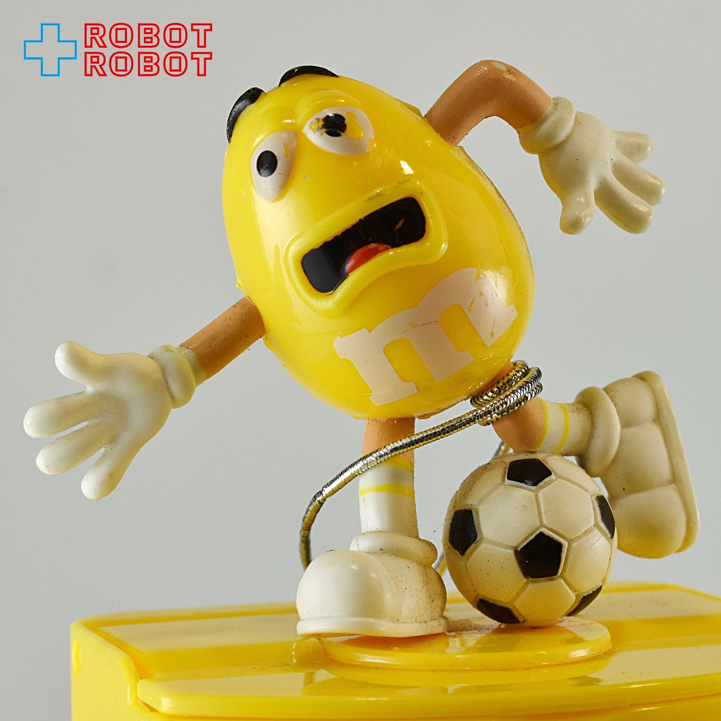 M&M's イエロー サッカー ディスペンサー エムアンドエムズ 2011