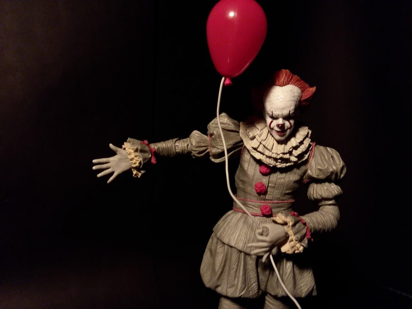 NECA IT イット それが見えたら、終わり。 ペニーワイズ アルティメット 7インチ アクションフィギュア 未開封