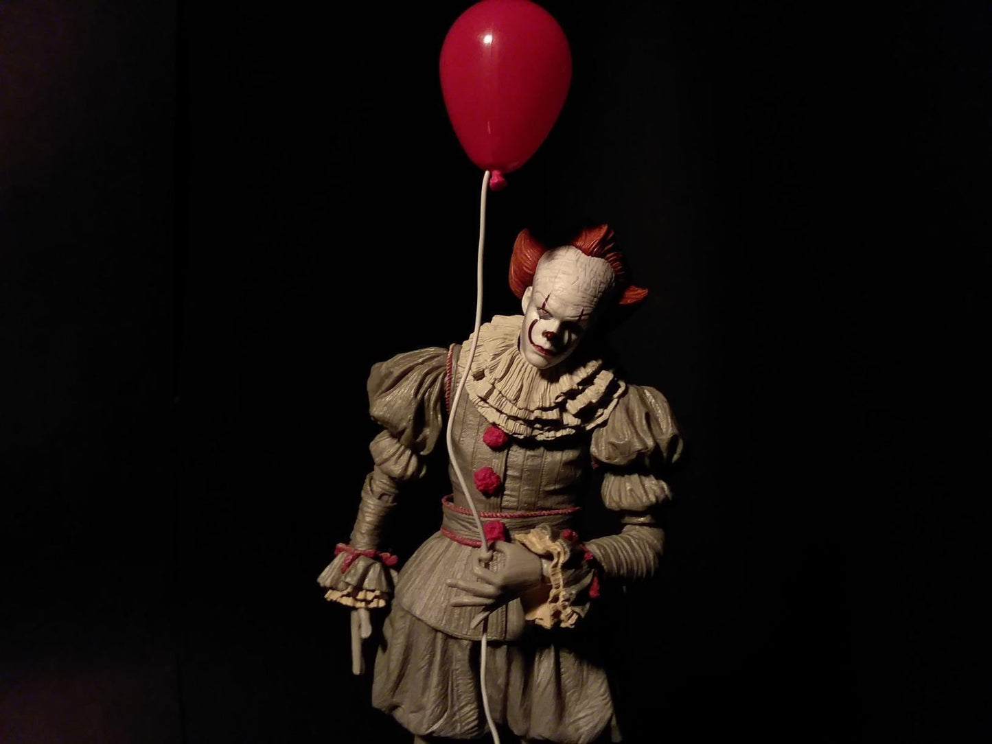 NECA IT イット それが見えたら、終わり。 ペニーワイズ アルティメット 7インチ アクションフィギュア 未開封