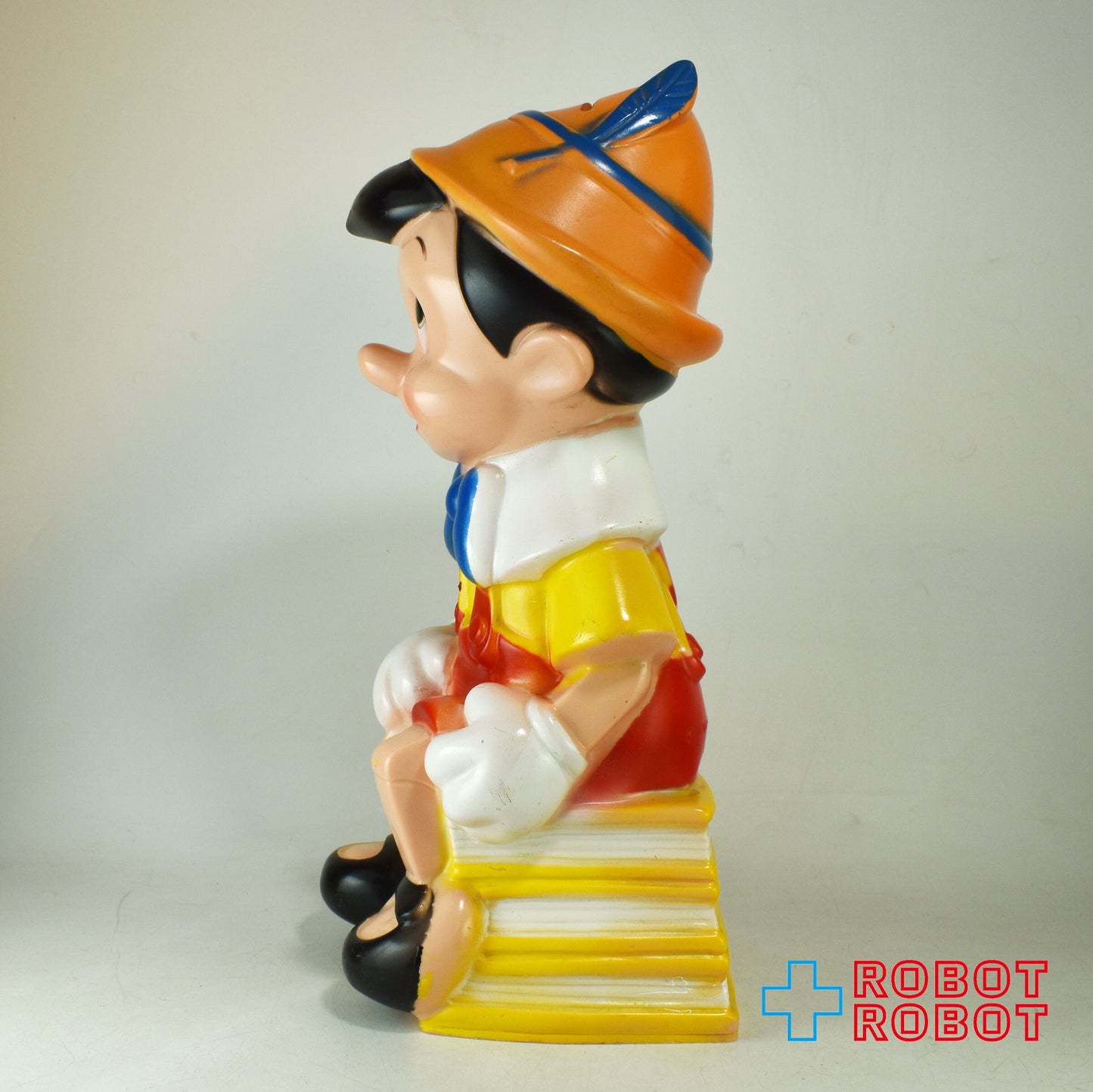 プレイパル社 ディズニー ピノキオ ラージ 薄茶帽子水色羽 ソフビ貯金箱 バンク フィギュア