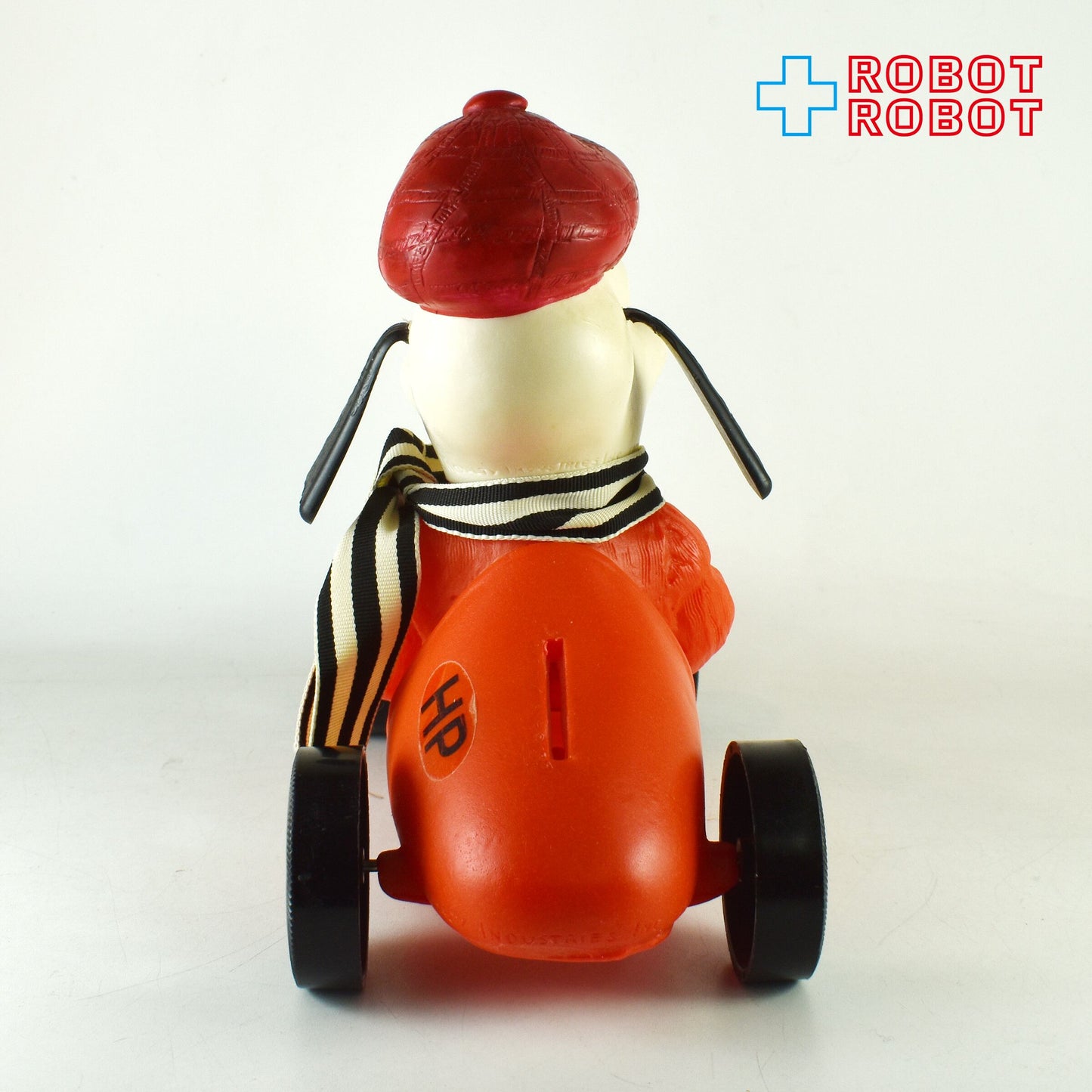 赤いレーシングカーの犬 ソフビ貯金箱 1970年代 ロイヤリティーイダストリー社