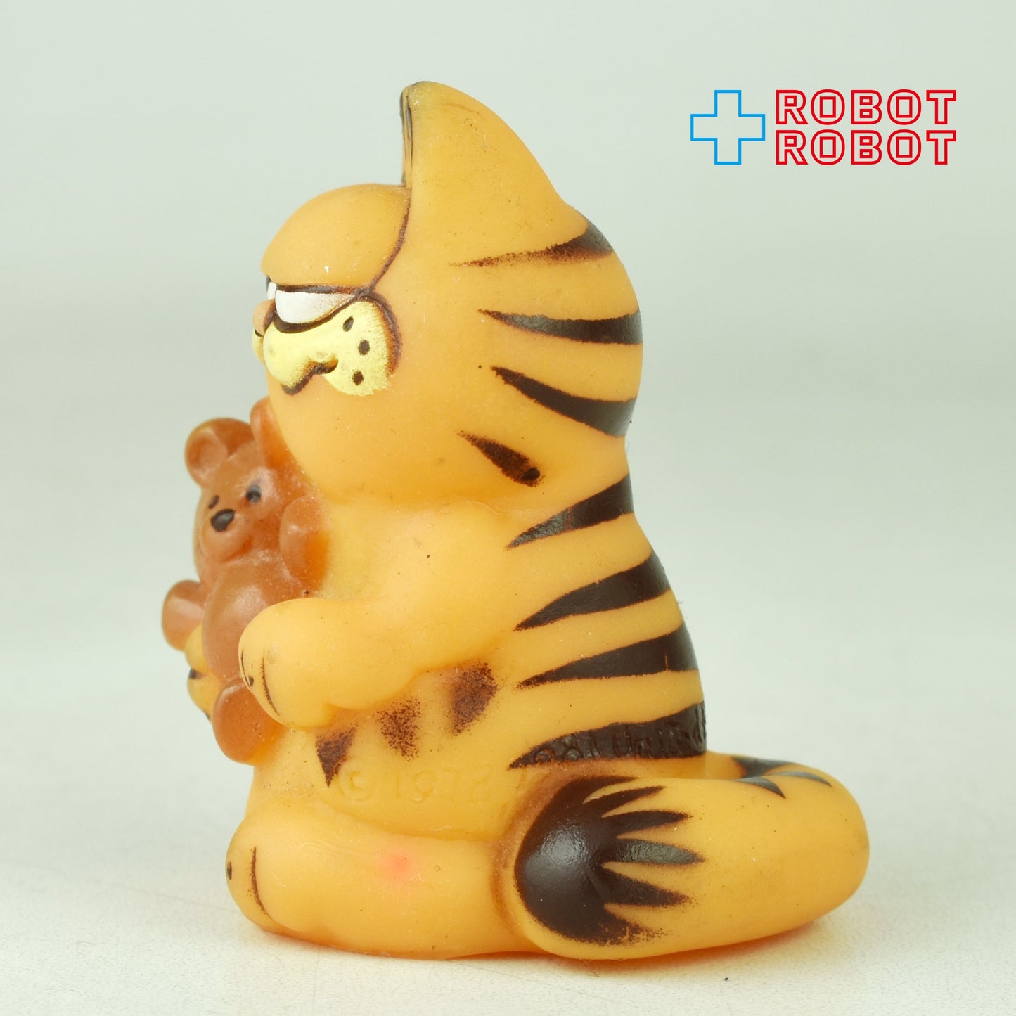 ガーフィールド w/くまのぬいぐるみ ペンシルトッパー ソフビフィギュア