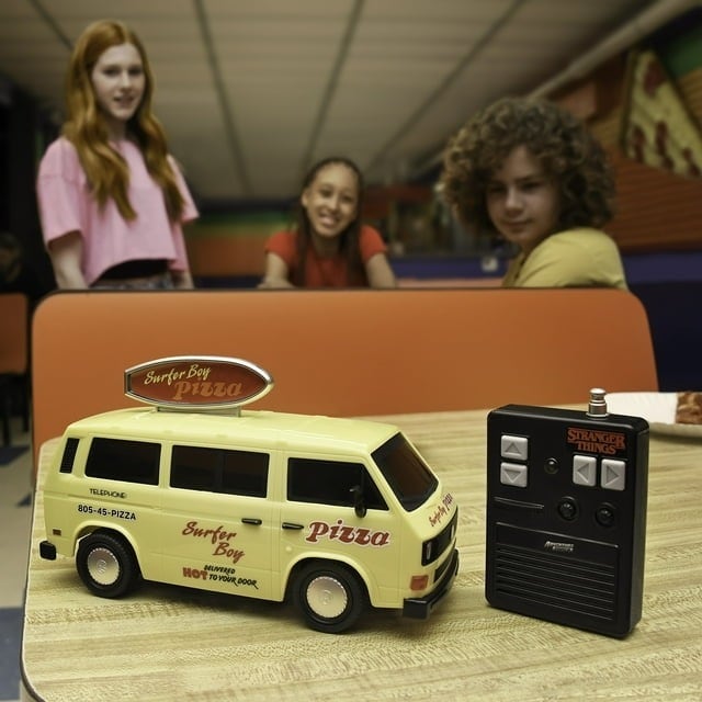 ストレンジャー・シングス 未知の世界 サーファーボーイピザバン