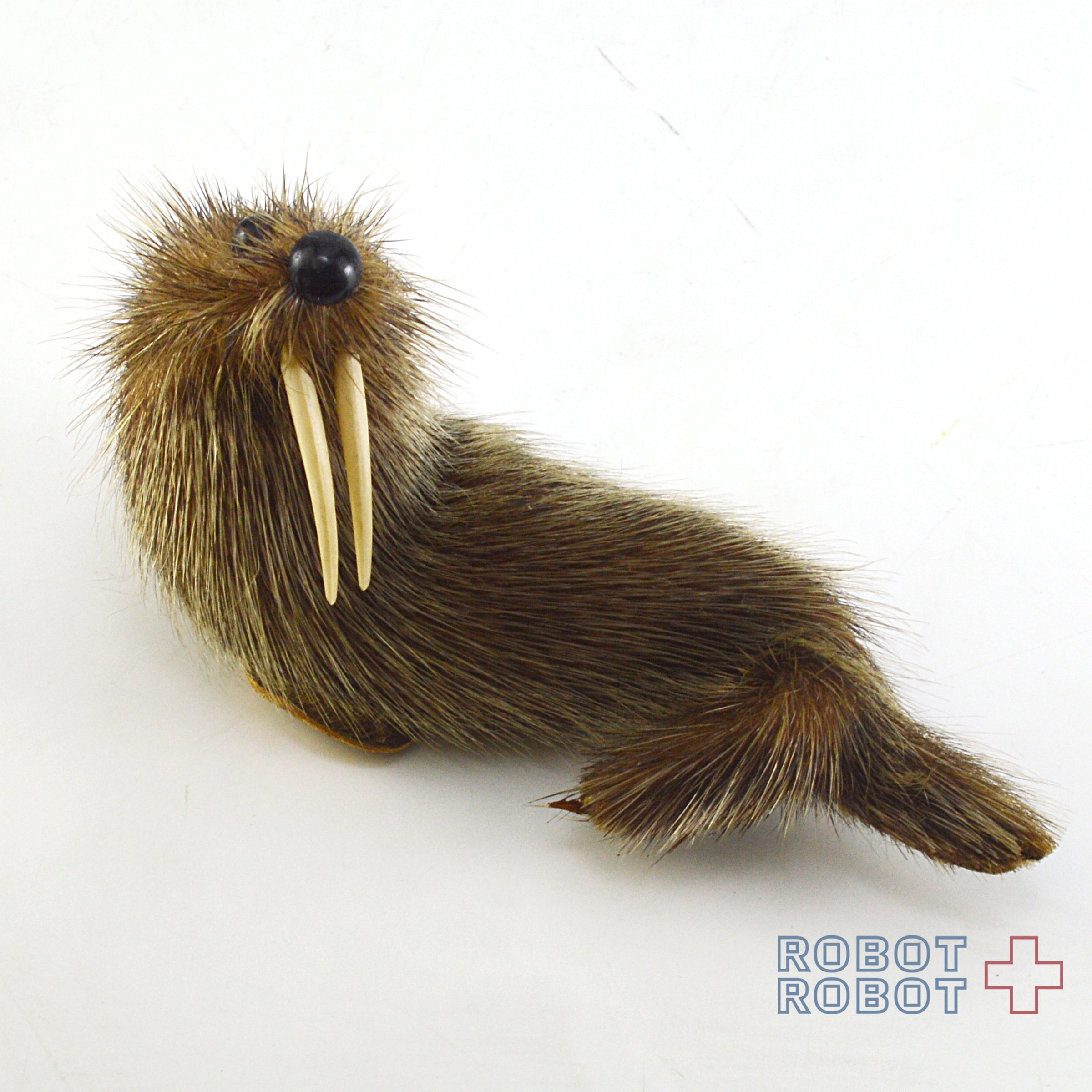 イヌイット民芸品、セイウチ牙の置物、シャチ図案