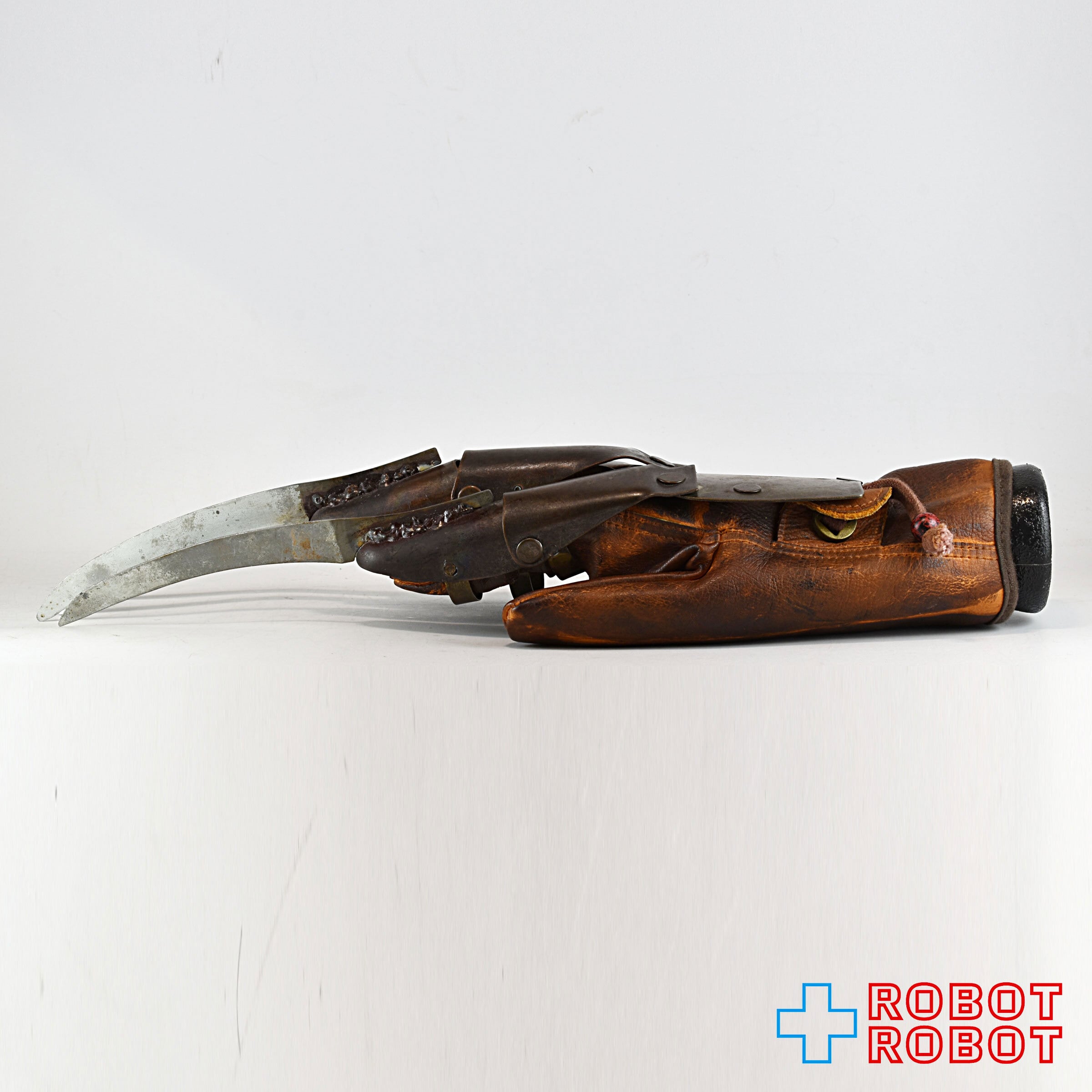 NECA エルム街の悪夢リメイク フレディ グローブ レプリカ ハロウィン NECA ネカ エルム街の悪夢 フレディ グローブ レプリカ 開封箱