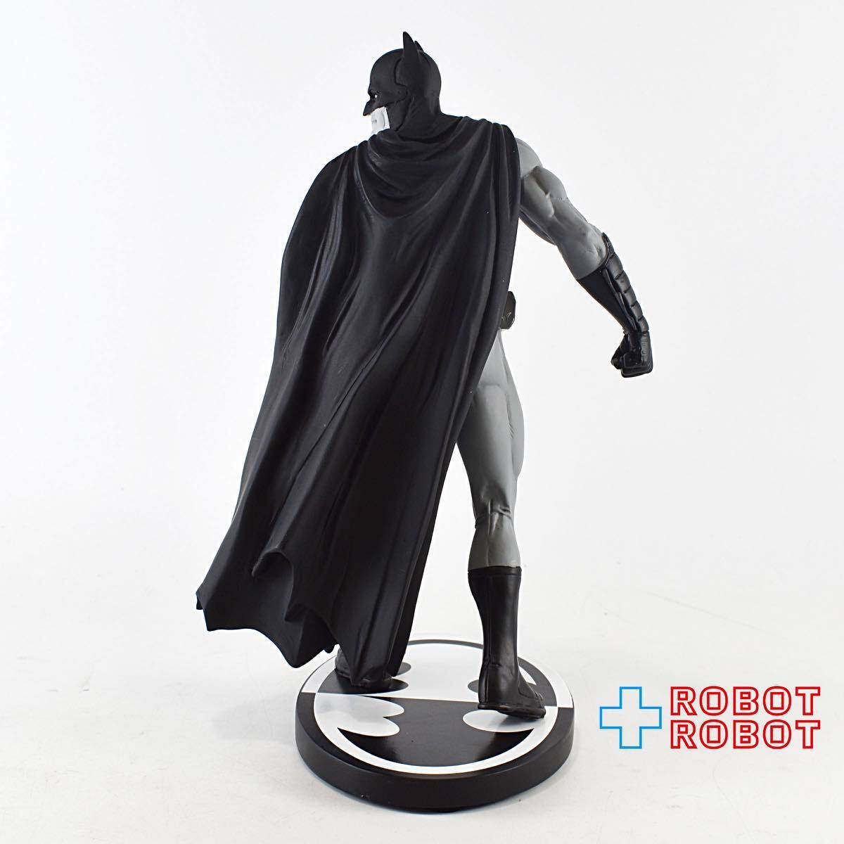 DCコミックス ブラック＆ホワイト バットマン スタチュー By