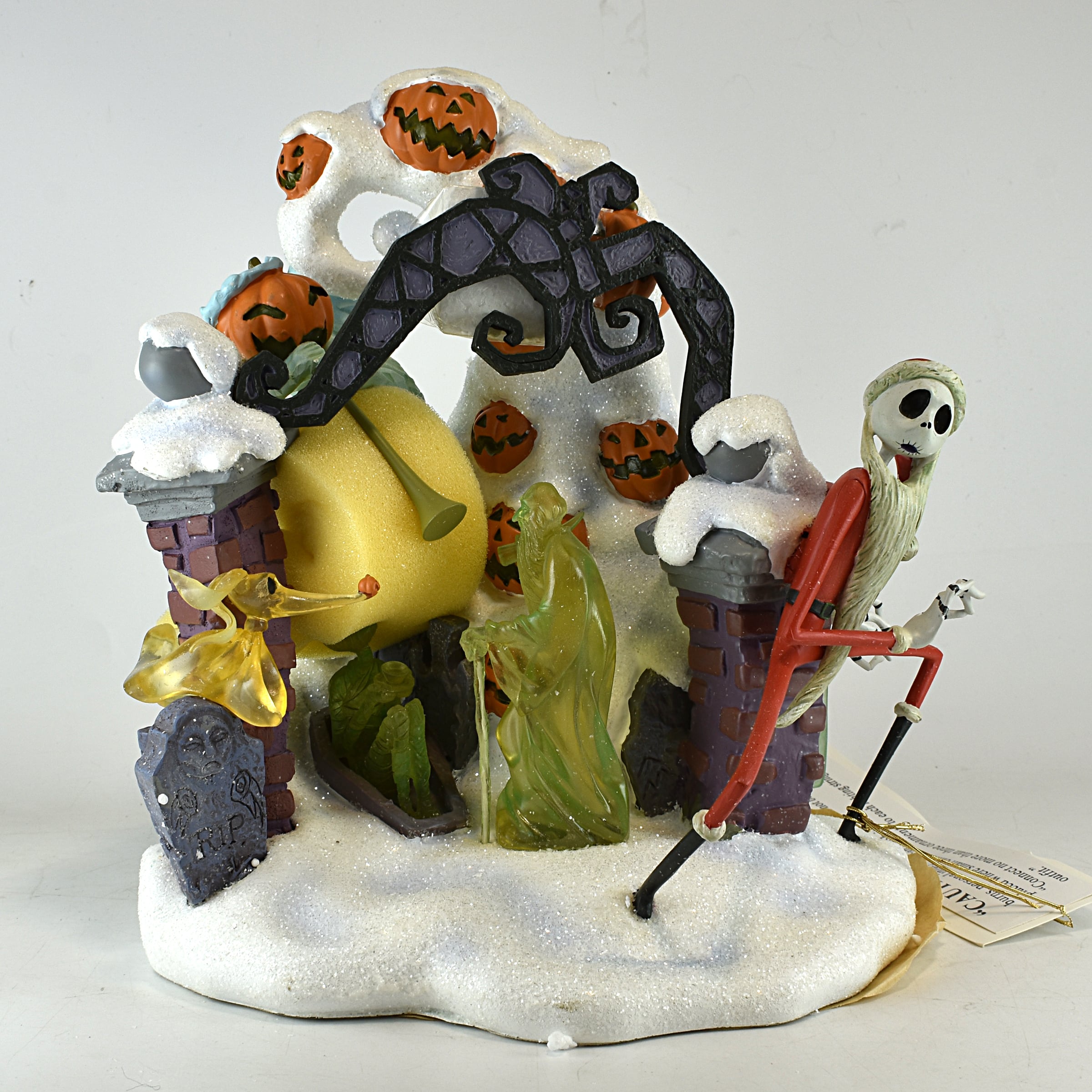 ナイトメアービフォアクリスマス かぼちゃの墓場 ライトアップ